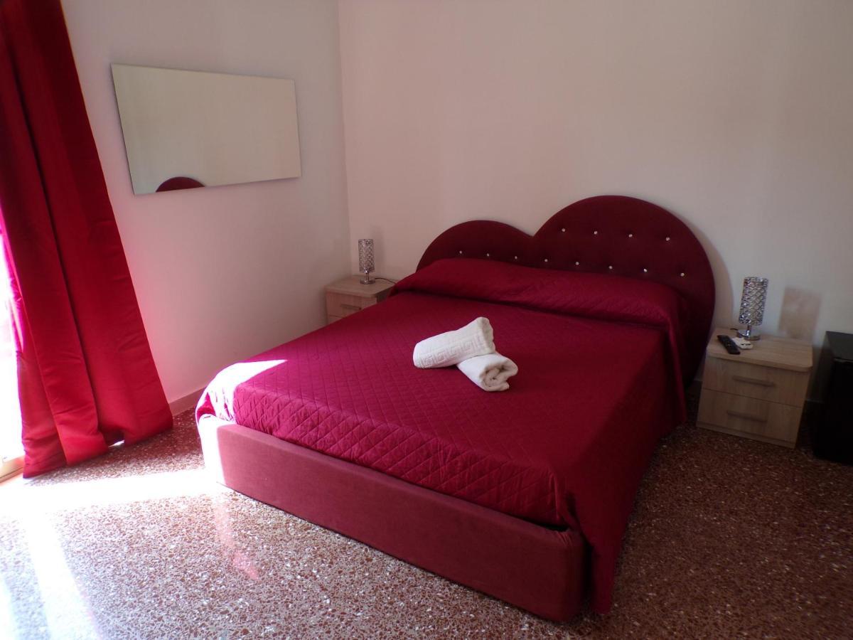 Nuova Aurora Rent Rooms Роккалумера Экстерьер фото