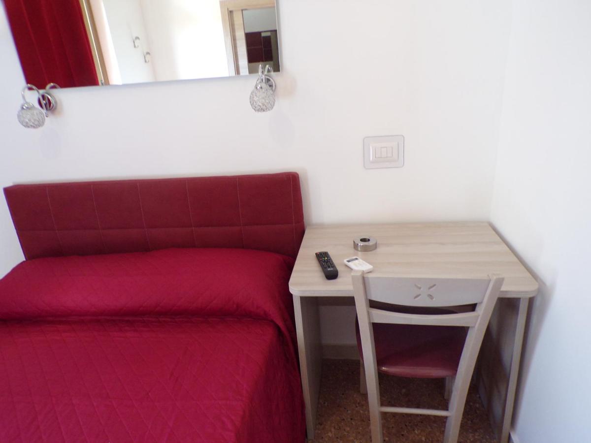 Nuova Aurora Rent Rooms Роккалумера Экстерьер фото