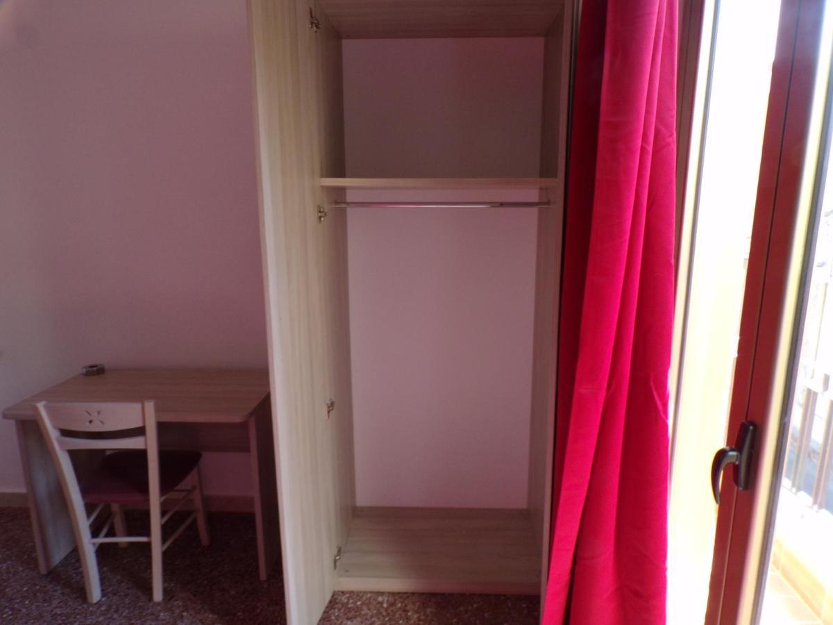 Nuova Aurora Rent Rooms Роккалумера Экстерьер фото