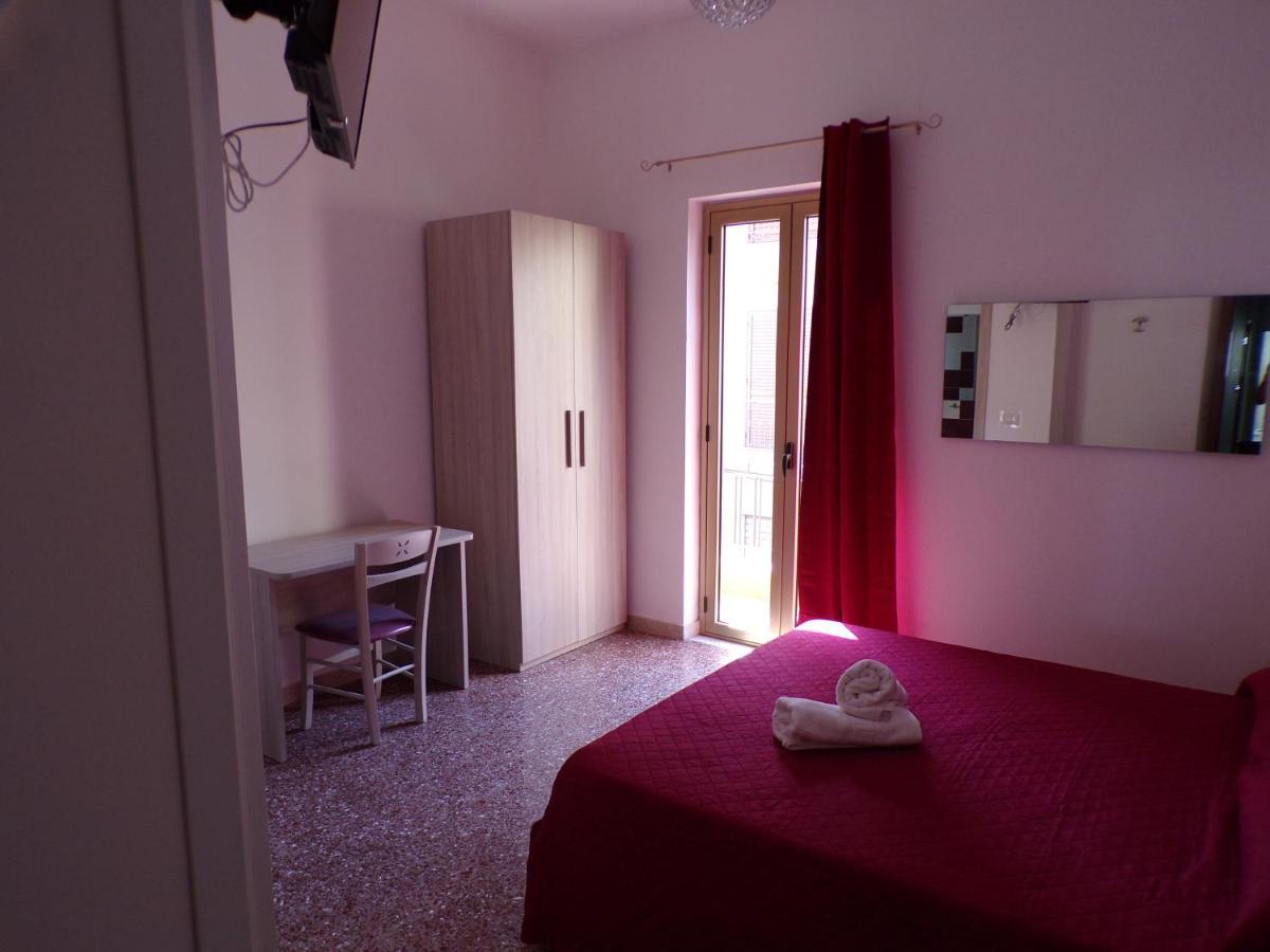 Nuova Aurora Rent Rooms Роккалумера Экстерьер фото