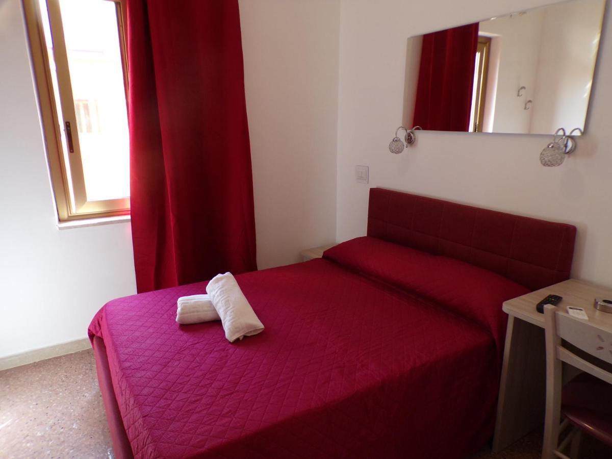 Nuova Aurora Rent Rooms Роккалумера Экстерьер фото