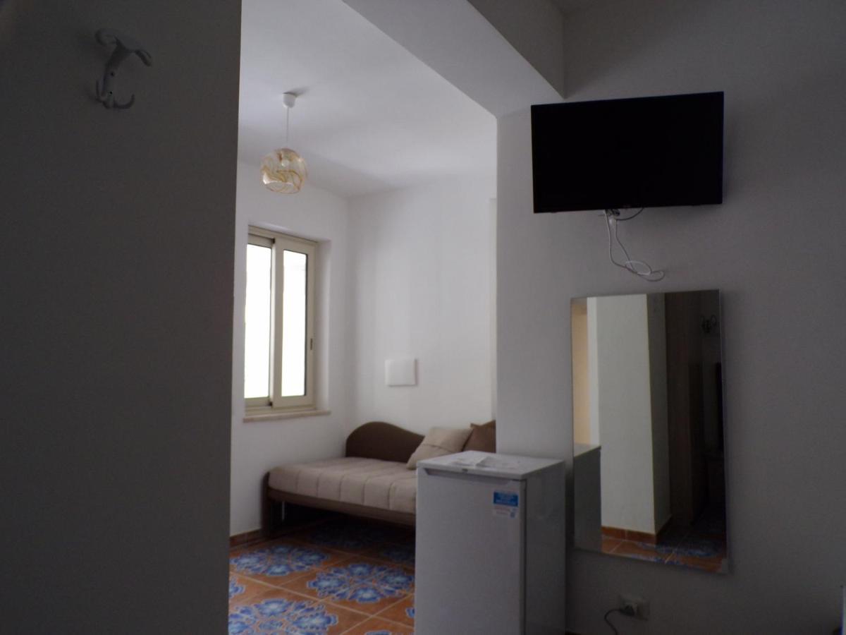 Nuova Aurora Rent Rooms Роккалумера Экстерьер фото