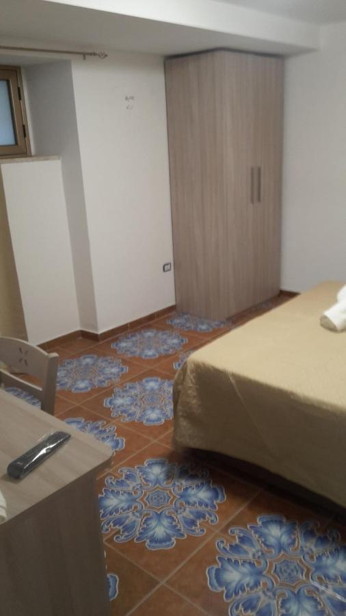 Nuova Aurora Rent Rooms Роккалумера Экстерьер фото