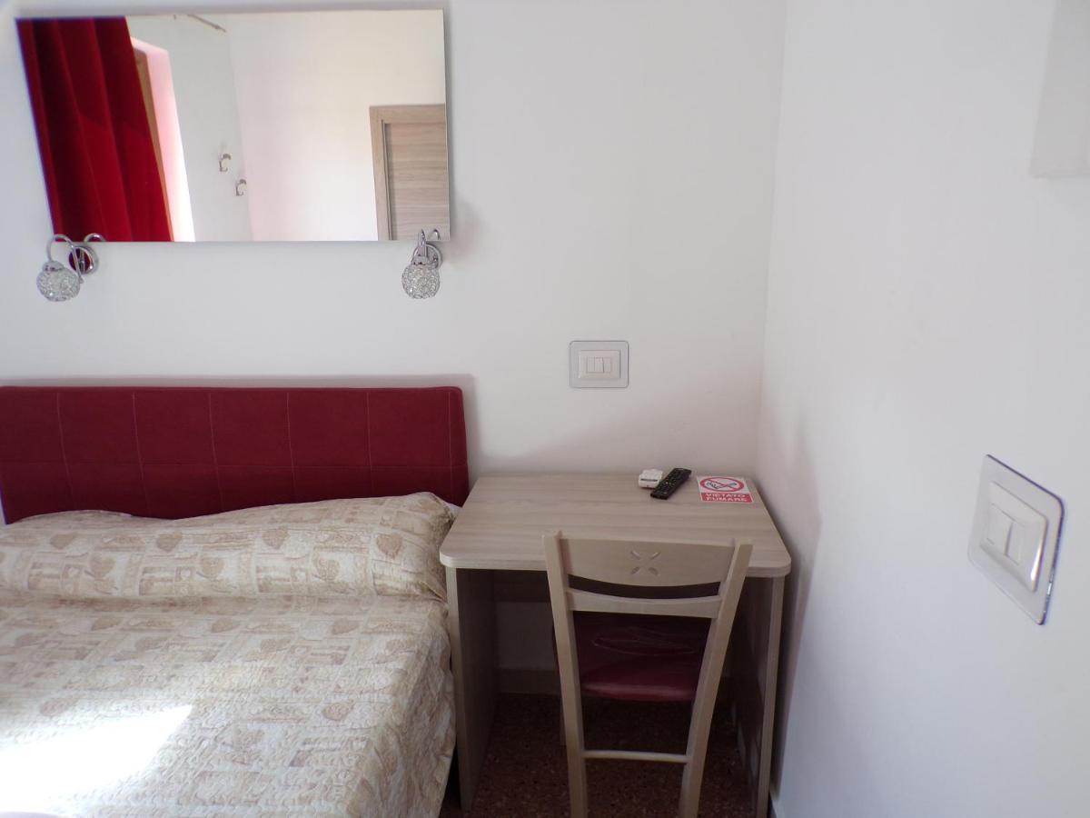Nuova Aurora Rent Rooms Роккалумера Экстерьер фото
